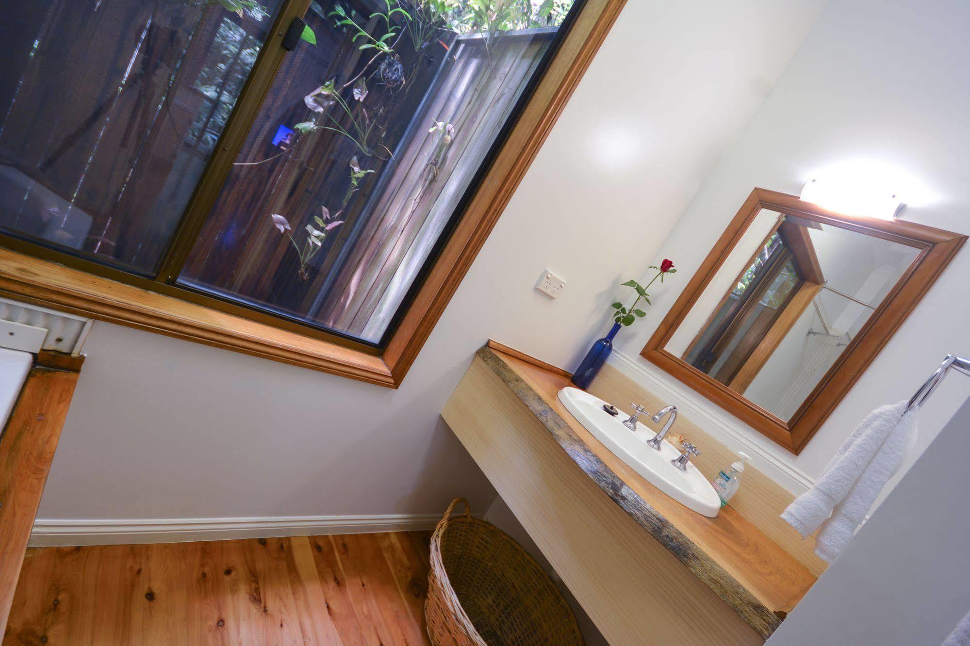 Crater Lakes Rainforest Cottages Yungaburra Exterior photo